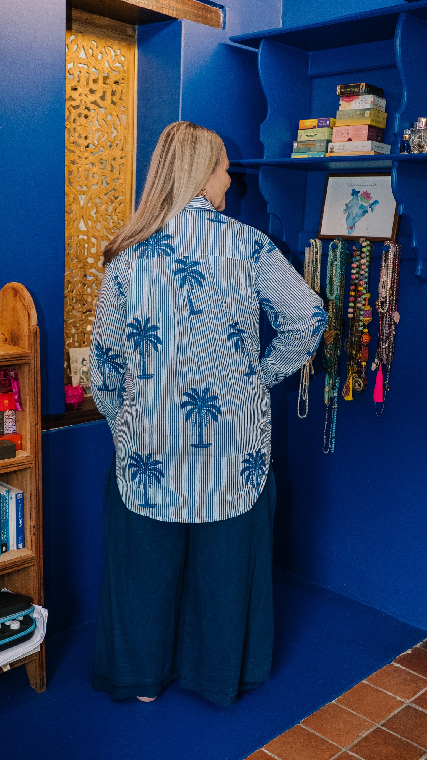 Beverley Blouse 2.0 - Royal blue pinstripe palm