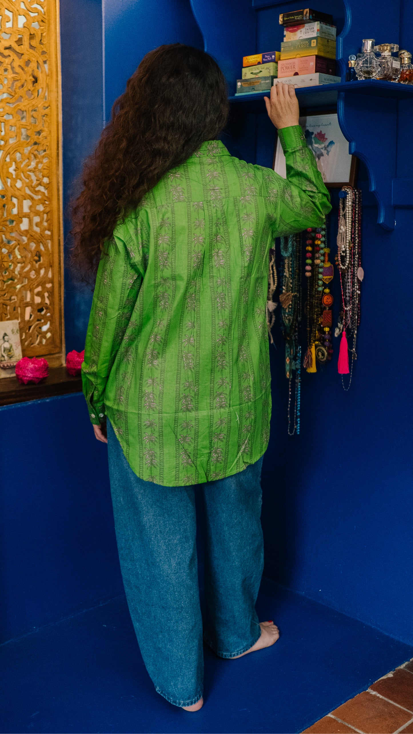 Beverley Blouse 2.0 - Vibrant green and soft pink palm